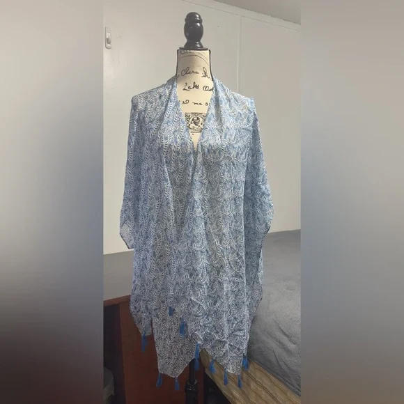 The Met Store Metropolitian Museum of art Blue & White Qing Floral Cover-Up - Picture 5 of 10